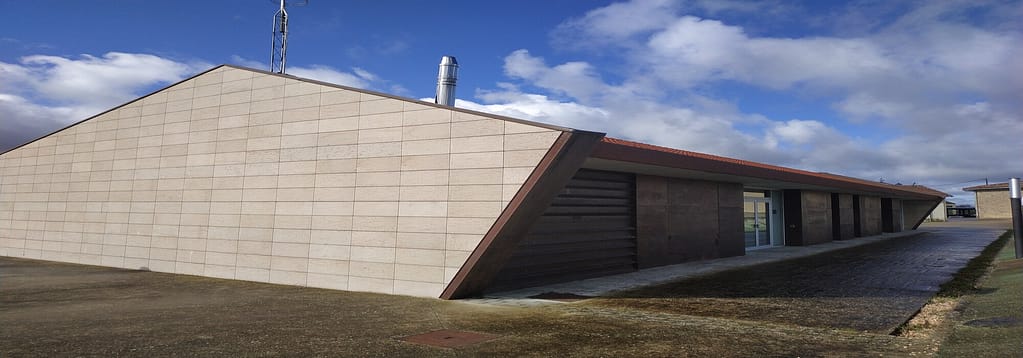 Ayuntamiento y Centro Sociocultural de Iruraiz. construcción verde gracias a las soluciones de ventilación de ONHAUS.